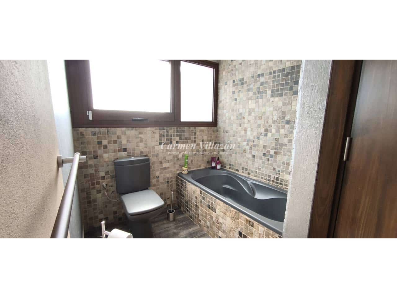 4 bedroom Villa for sale in Puerto del Rosario with garage - € 730,000 (Ref: 9480635)