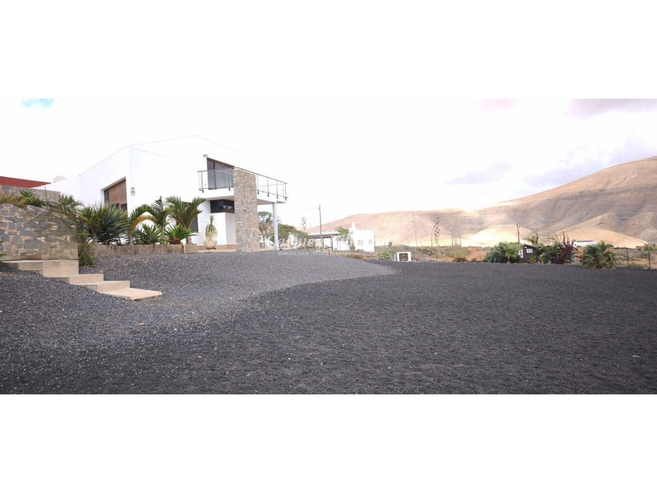 4 bedroom Villa for sale in Puerto del Rosario with garage - € 730,000 (Ref: 9480635)