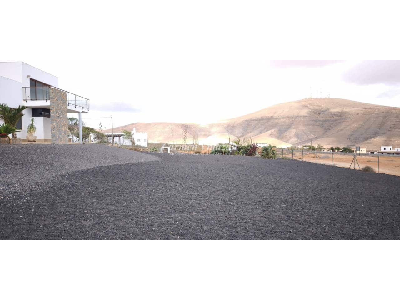 4 bedroom Villa for sale in Puerto del Rosario with garage - € 730,000 (Ref: 9480635)