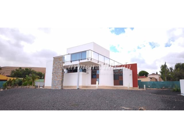 4 soverom Villa til salgs i Puerto del Rosario med garasje - € 730 000 (Ref: 9480635)