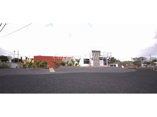 4 soverom Villa til salgs i Puerto del Rosario med garasje - € 730 000 (Ref: 9480635)