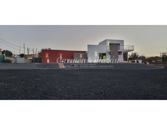 4 soverom Villa til salgs i Puerto del Rosario med garasje - € 730 000 (Ref: 9480635)