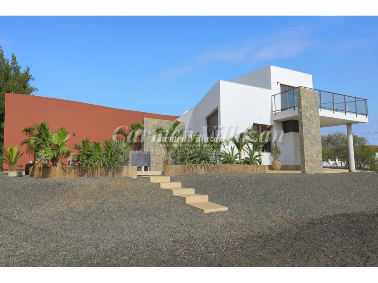 4 bedroom Villa for sale in Puerto del Rosario with garage - € 730,000 (Ref: 9480635)