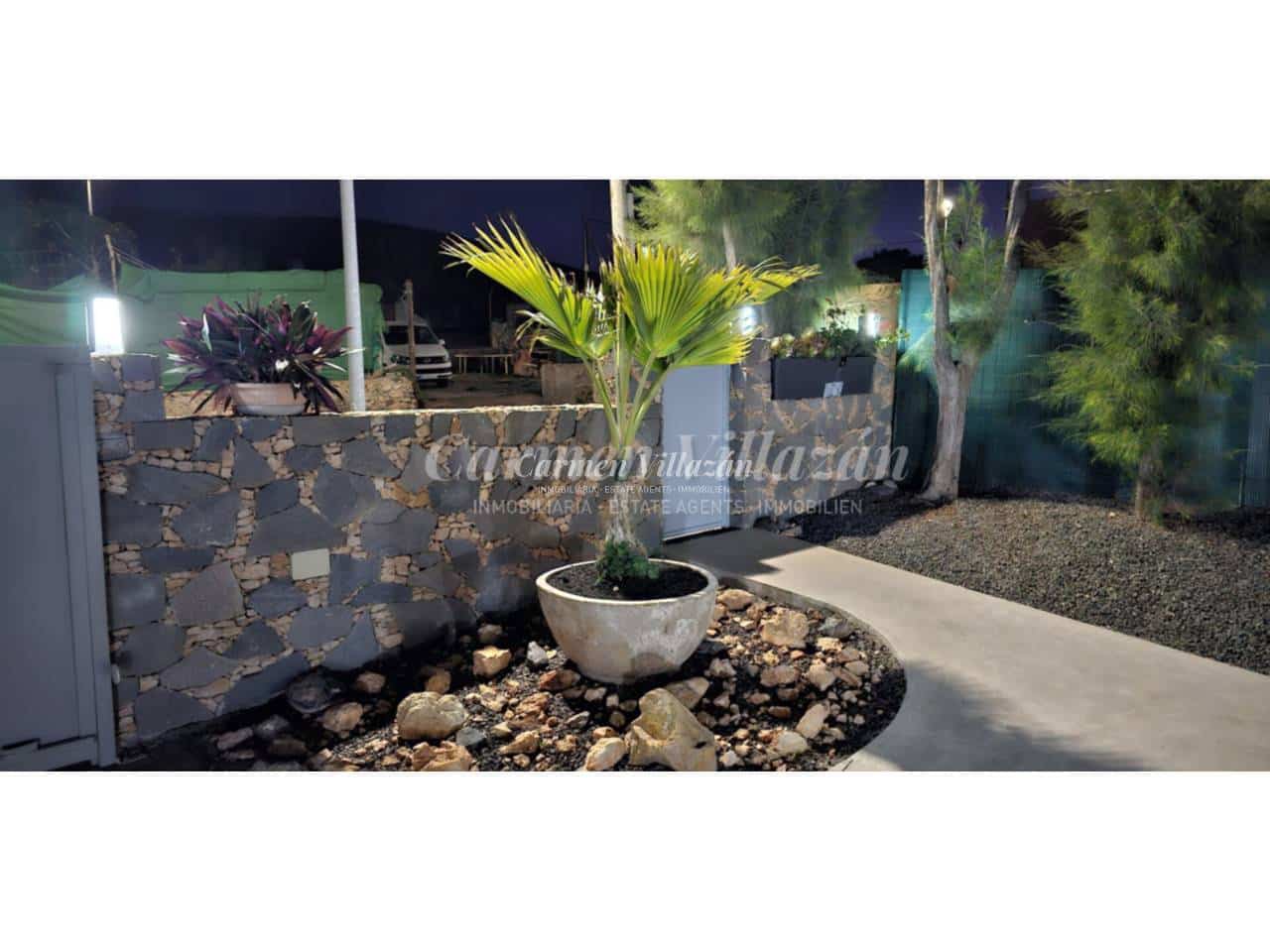 4 bedroom Villa for sale in Puerto del Rosario with garage - € 730,000 (Ref: 9480635)