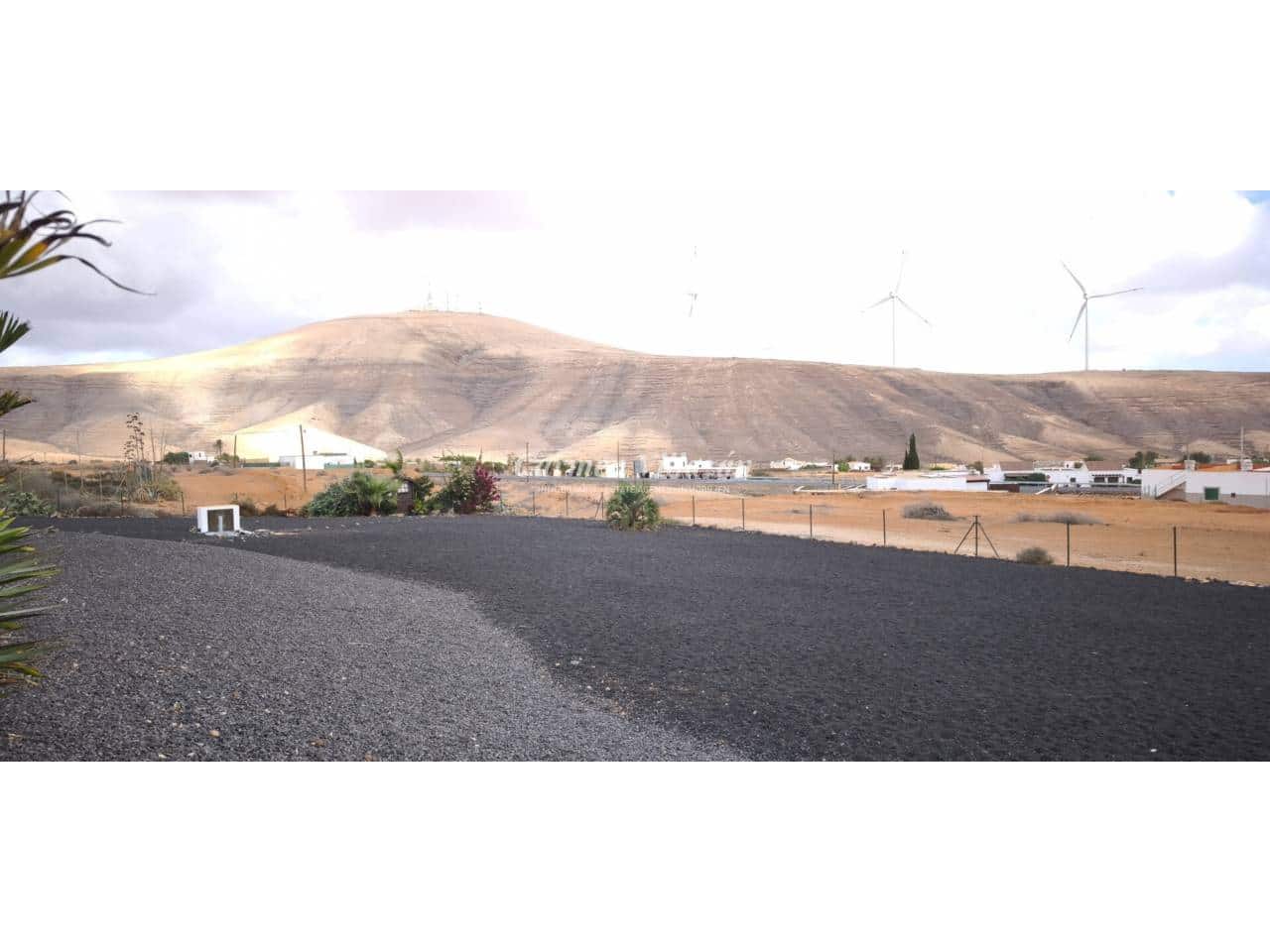 4 bedroom Villa for sale in Puerto del Rosario with garage - € 730,000 (Ref: 9480635)