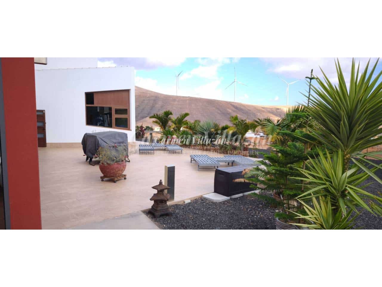 4 bedroom Villa for sale in Puerto del Rosario with garage - € 730,000 (Ref: 9480635)