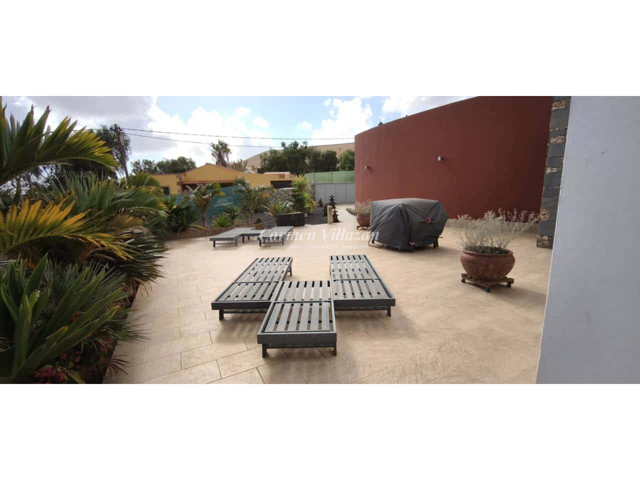 4 bedroom Villa for sale in Puerto del Rosario with garage - € 730,000 (Ref: 9480635)