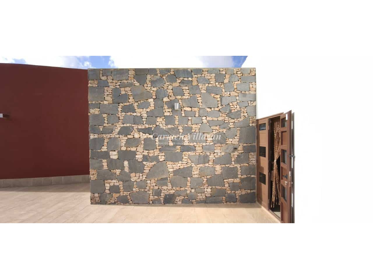 4 bedroom Villa for sale in Puerto del Rosario with garage - € 730,000 (Ref: 9480635)