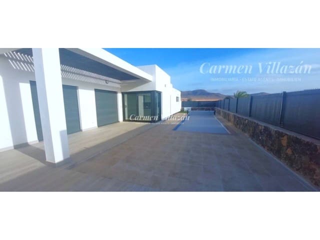 3 sypialnia Willa na sprzedaż w El Roque, La Oliva z basenem garażem - 650 000 € (Ref: 9487937)