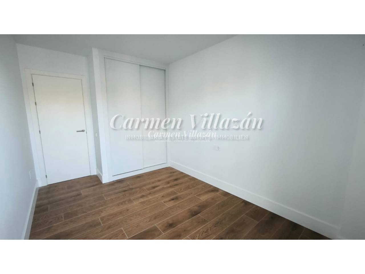 2 bedroom Apartment for sale in Corralejo with pool garage - € 245,000 (Ref: 9487938)