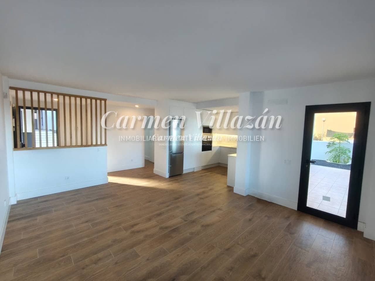 2 bedroom Apartment for sale in Corralejo with pool garage - € 245,000 (Ref: 9487938)