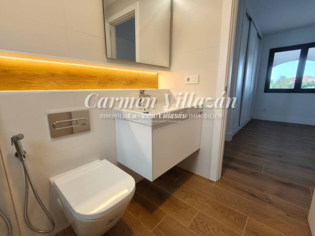 2 bedroom Apartment for sale in Corralejo with pool garage - € 245,000 (Ref: 9487938)