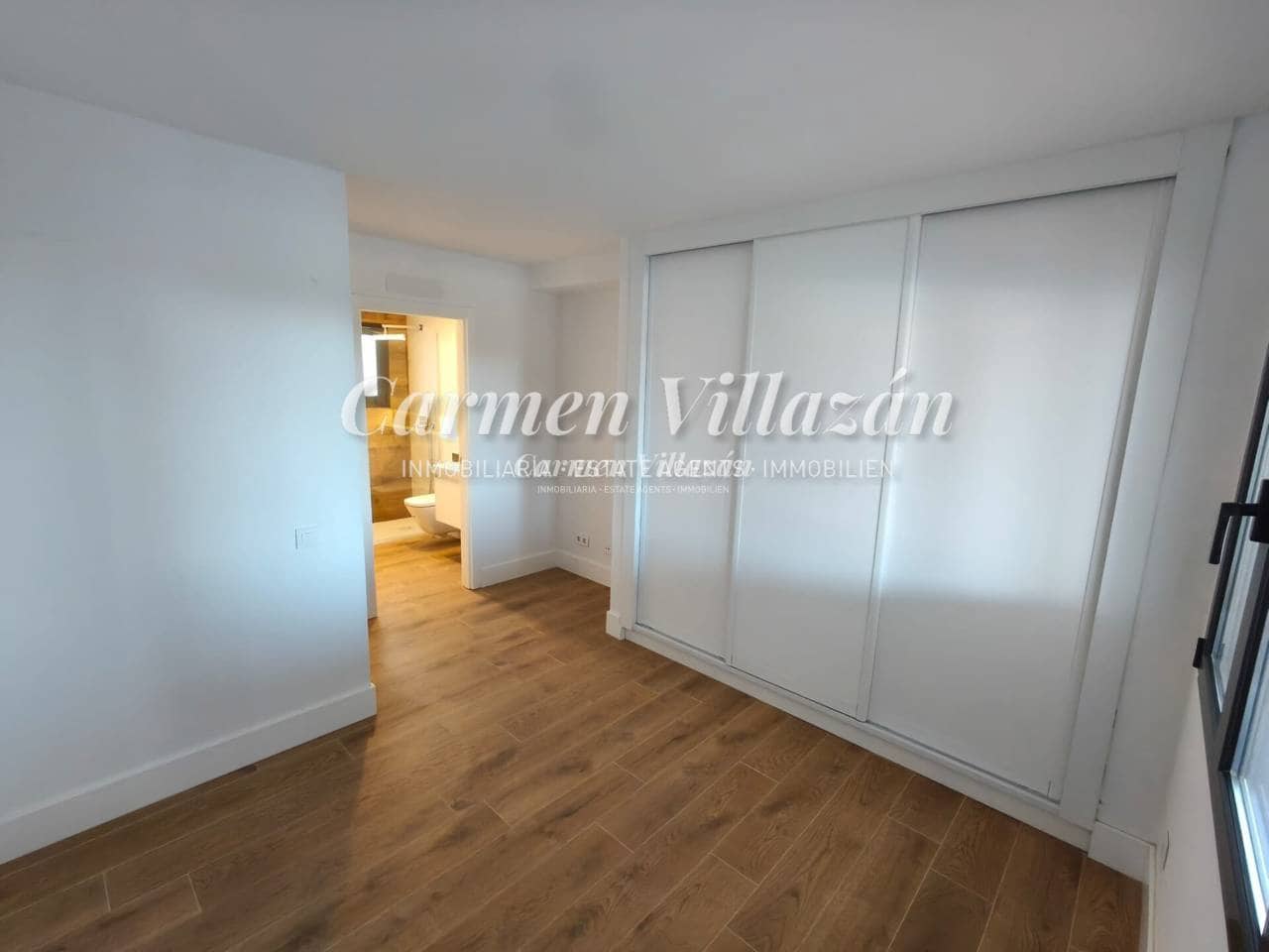 2 bedroom Apartment for sale in Corralejo with pool garage - € 245,000 (Ref: 9487938)