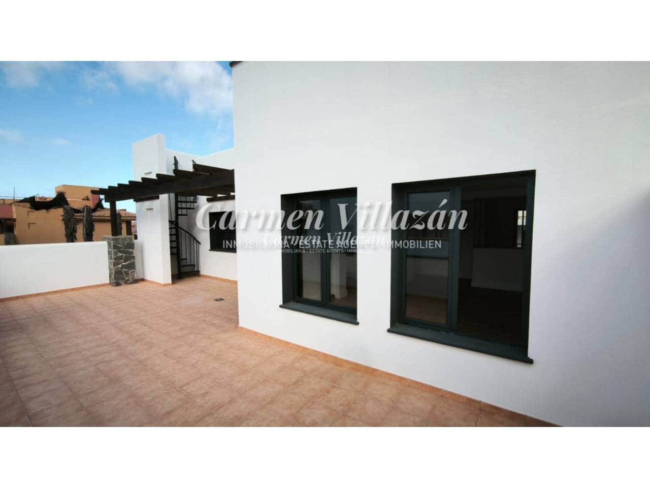 2 bedroom Apartment for sale in Corralejo with pool garage - € 245,000 (Ref: 9487938)