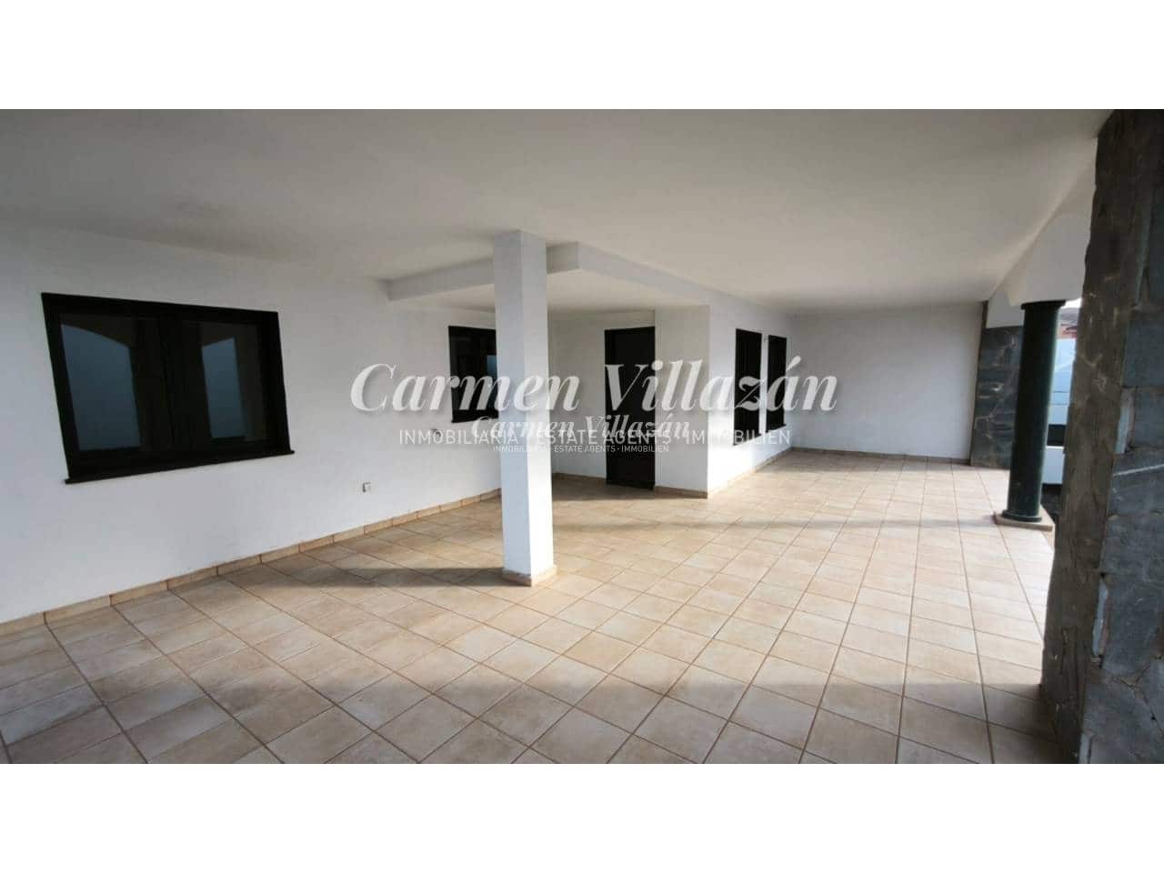2 bedroom Apartment for sale in Corralejo with pool garage - € 245,000 (Ref: 9487938)