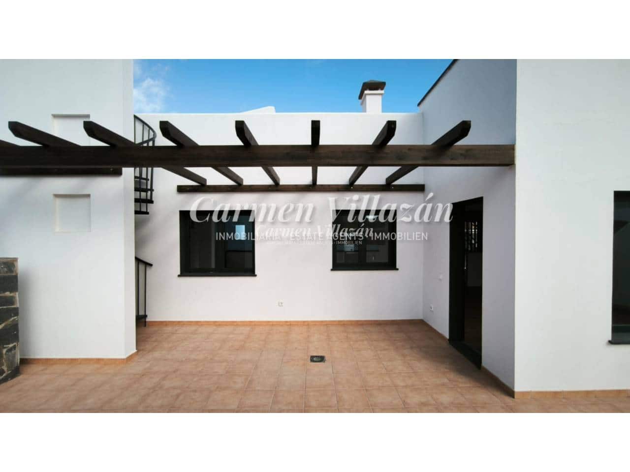 2 bedroom Apartment for sale in Corralejo with pool garage - € 245,000 (Ref: 9487938)