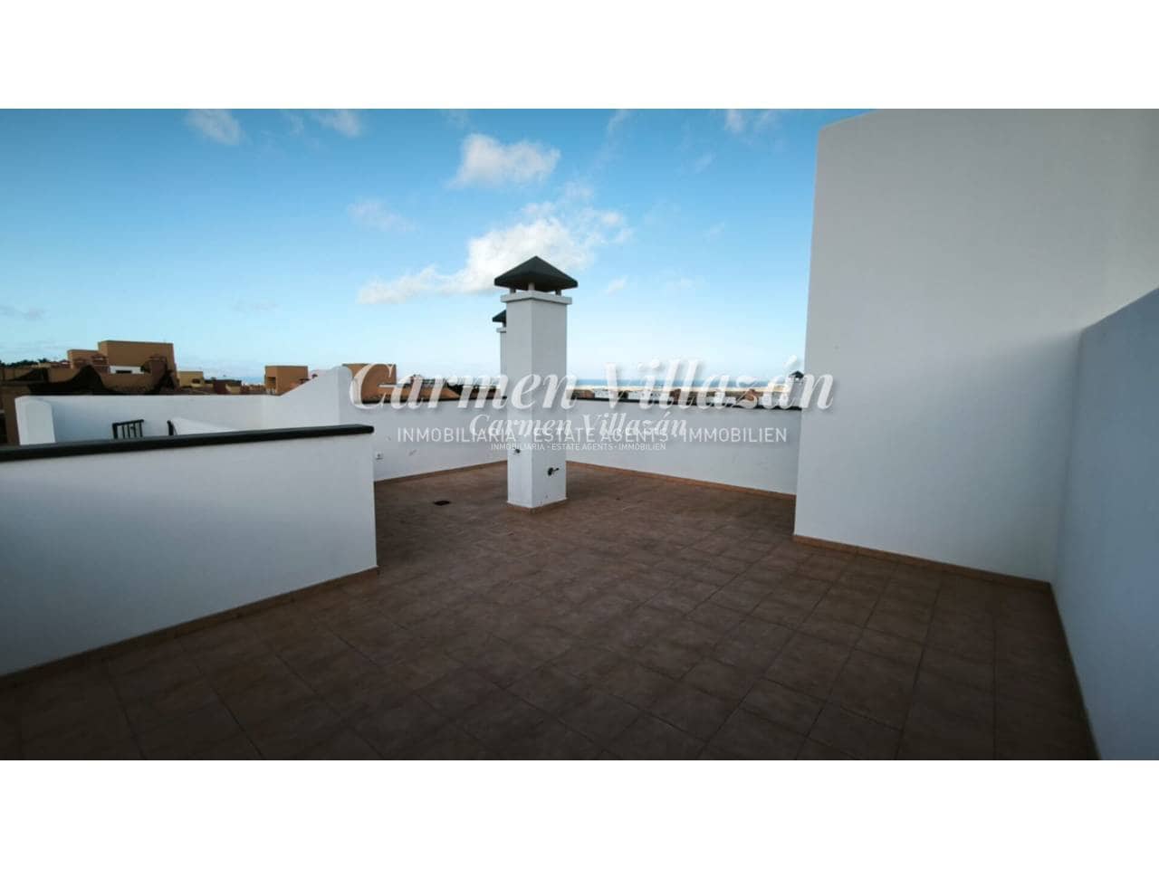 2 bedroom Apartment for sale in Corralejo with pool garage - € 245,000 (Ref: 9487938)