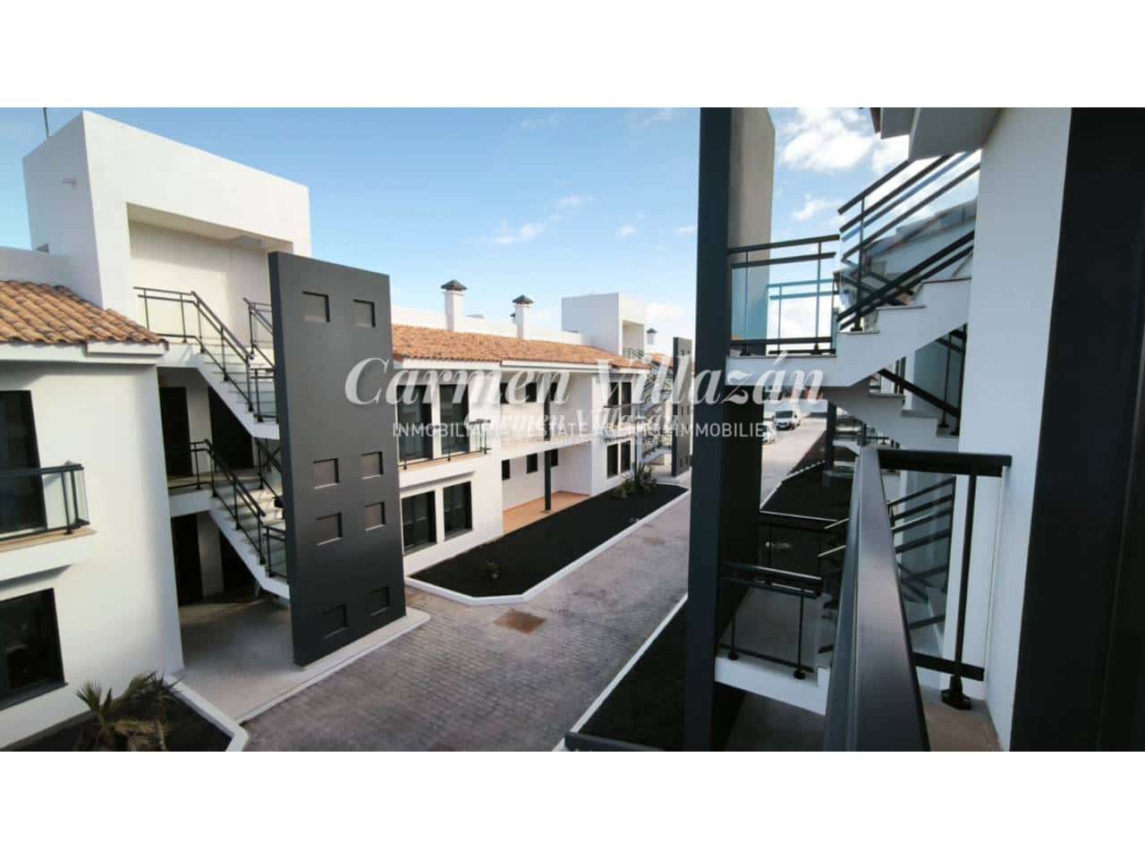 2 bedroom Apartment for sale in Corralejo with pool garage - € 245,000 (Ref: 9487938)