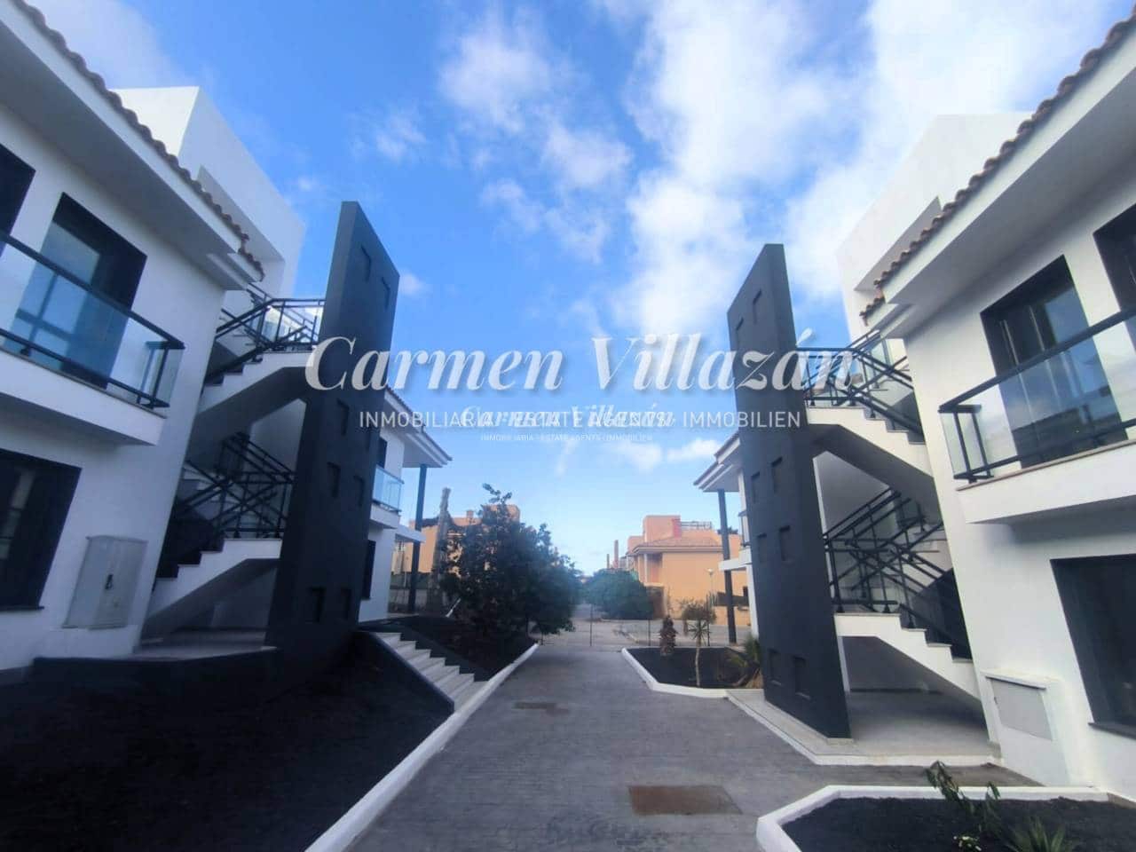 2 bedroom Apartment for sale in Corralejo with pool garage - € 245,000 (Ref: 9487938)