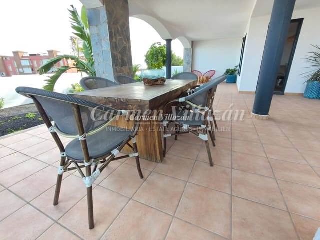 Apartamento de 2 habitaciones en Corralejo, La Oliva en venta con piscina garaje - 245.000 € (Ref: 9487938)