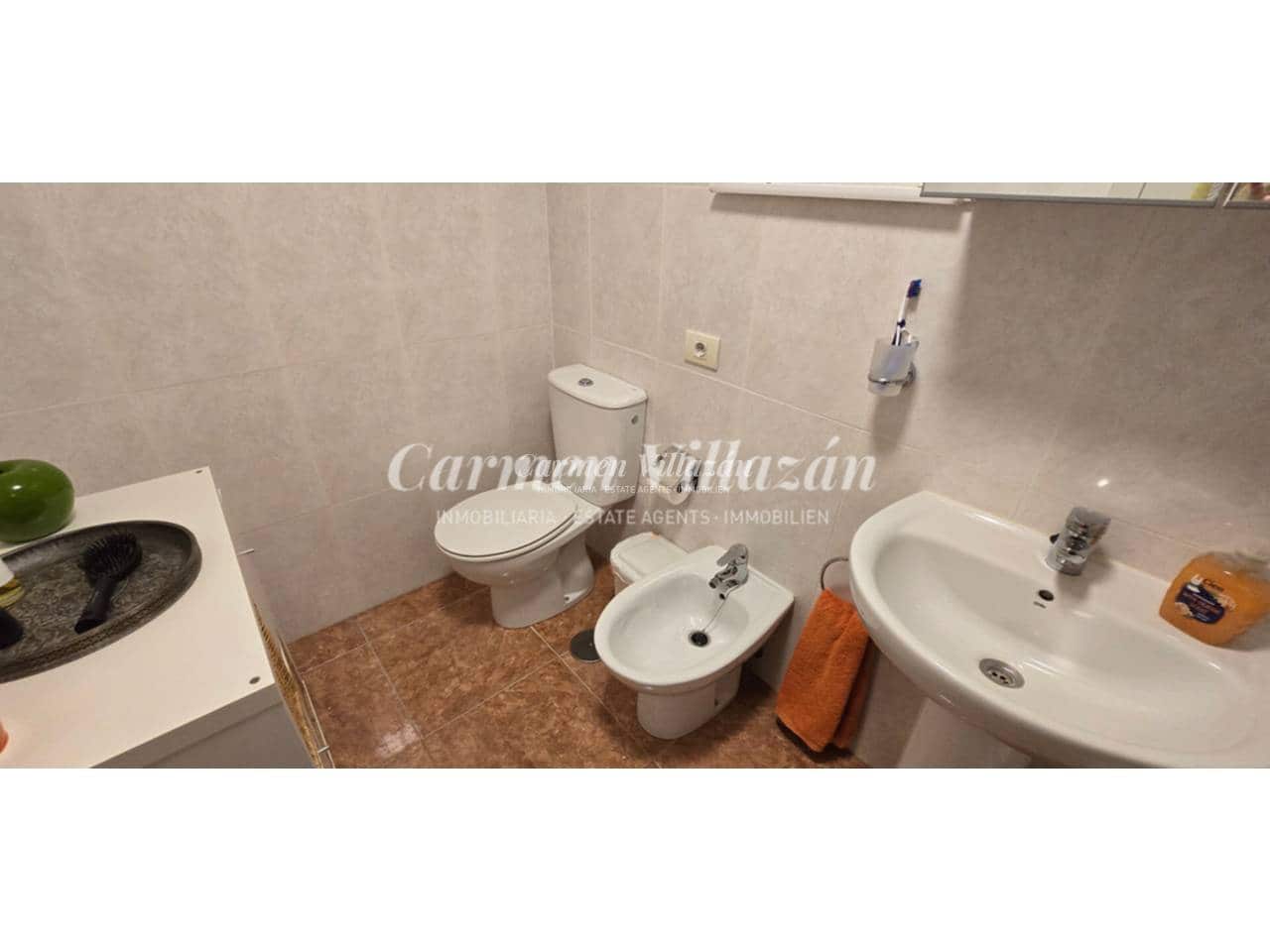 2 bedroom Apartment for sale in Caleta de Fuste with pool garage - € 185,000 (Ref: 9500966)