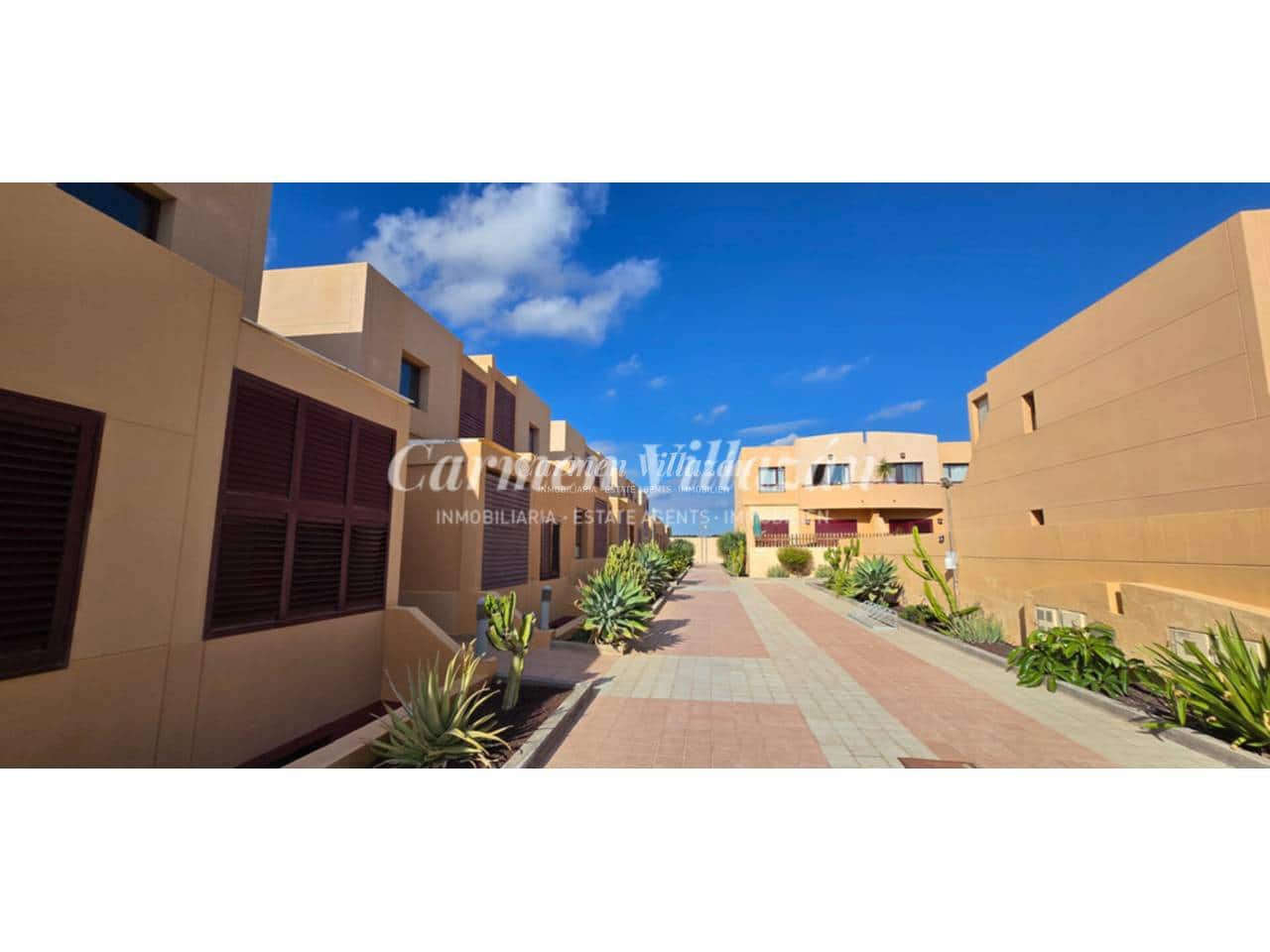 2 bedroom Apartment for sale in Caleta de Fuste with pool garage - € 185,000 (Ref: 9500966)