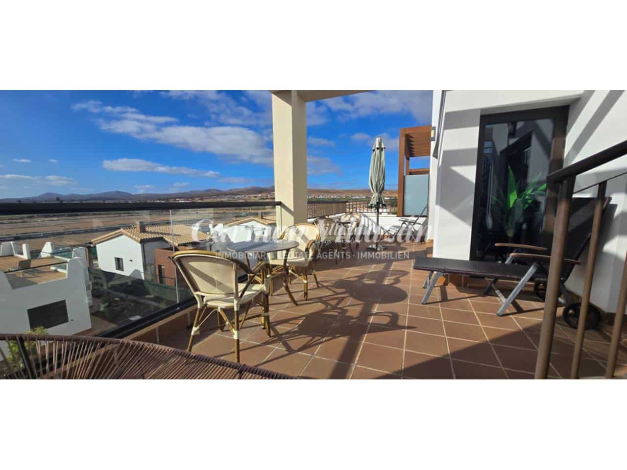 2 bedroom Apartment for sale in Caleta de Fuste with pool garage - € 350,000 (Ref: 9503709)