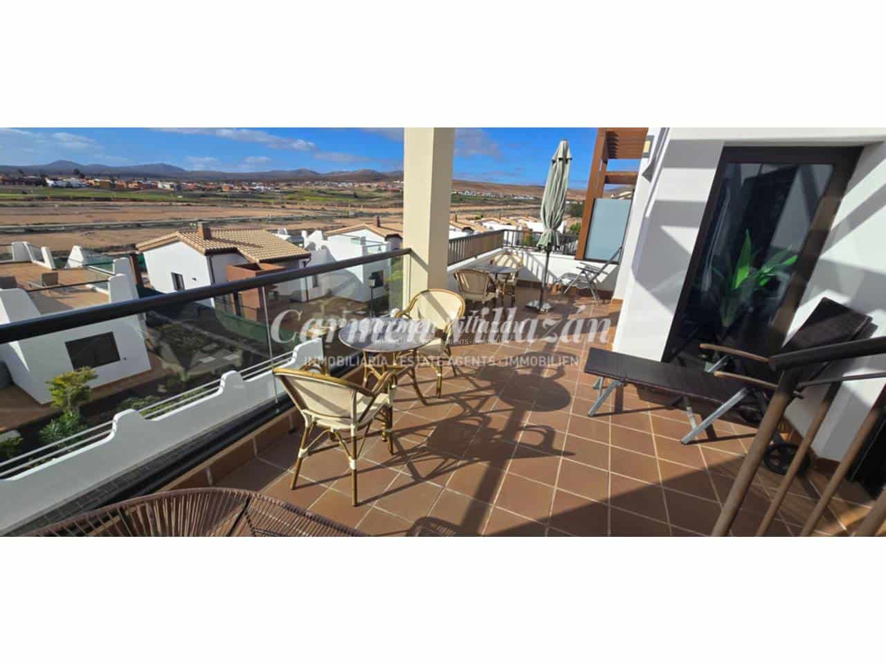 2 bedroom Apartment for sale in Caleta de Fuste with pool garage - € 350,000 (Ref: 9503709)