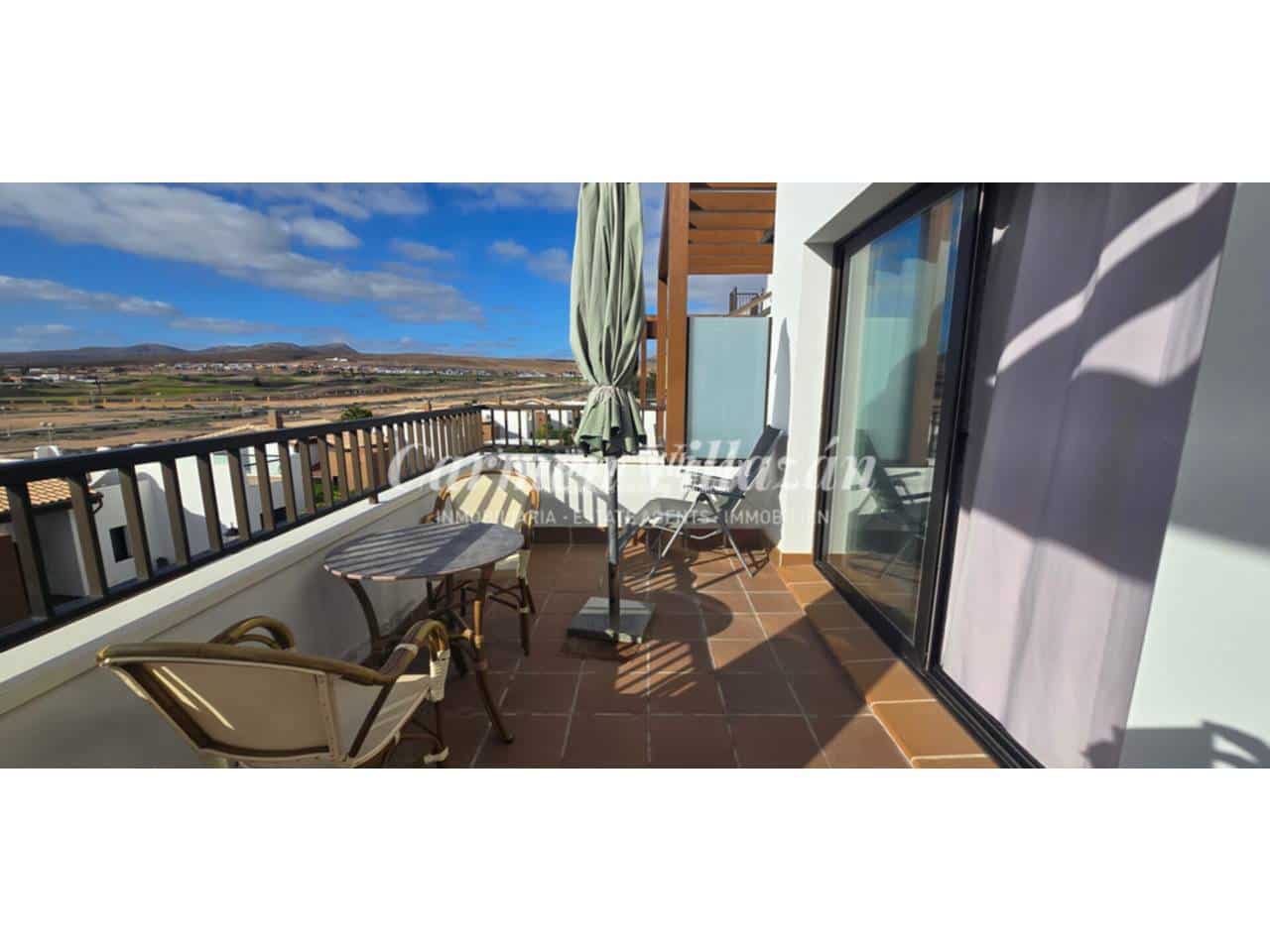 2 bedroom Apartment for sale in Caleta de Fuste with pool garage - € 350,000 (Ref: 9503709)