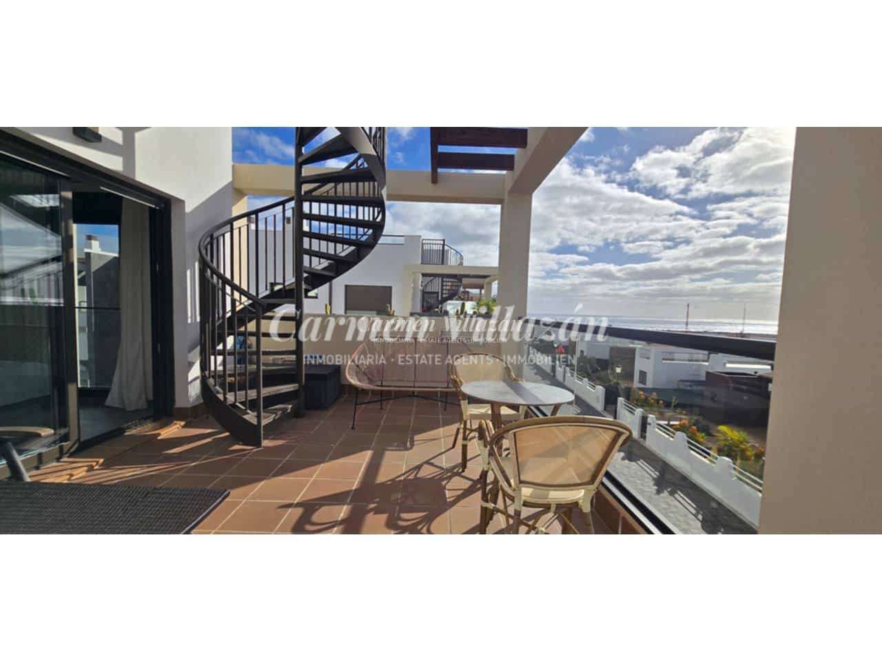 2 bedroom Apartment for sale in Caleta de Fuste with pool garage - € 350,000 (Ref: 9503709)