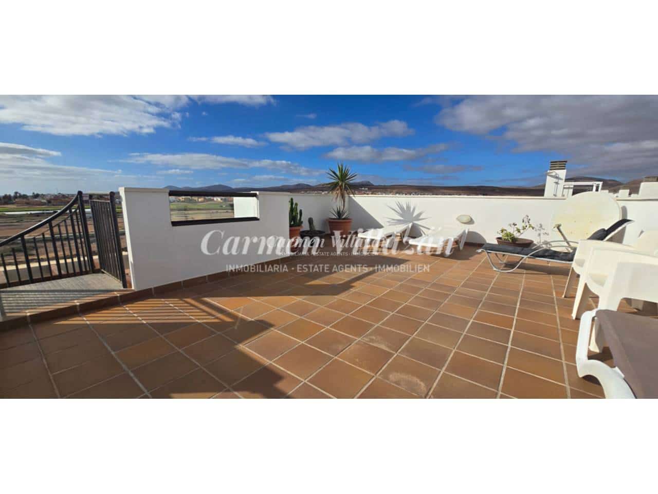 2 bedroom Apartment for sale in Caleta de Fuste with pool garage - € 350,000 (Ref: 9503709)