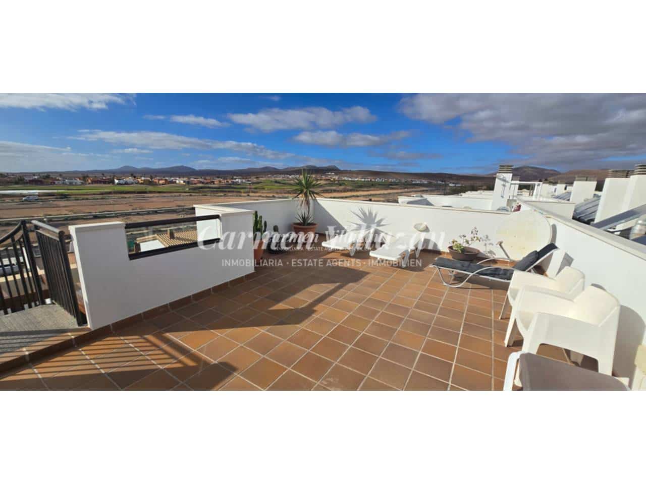 2 bedroom Apartment for sale in Caleta de Fuste with pool garage - € 350,000 (Ref: 9503709)