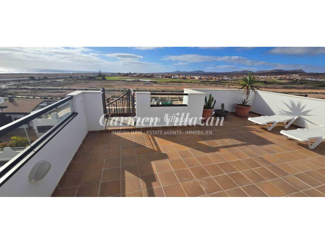 2 bedroom Apartment for sale in Caleta de Fuste with pool garage - € 350,000 (Ref: 9503709)