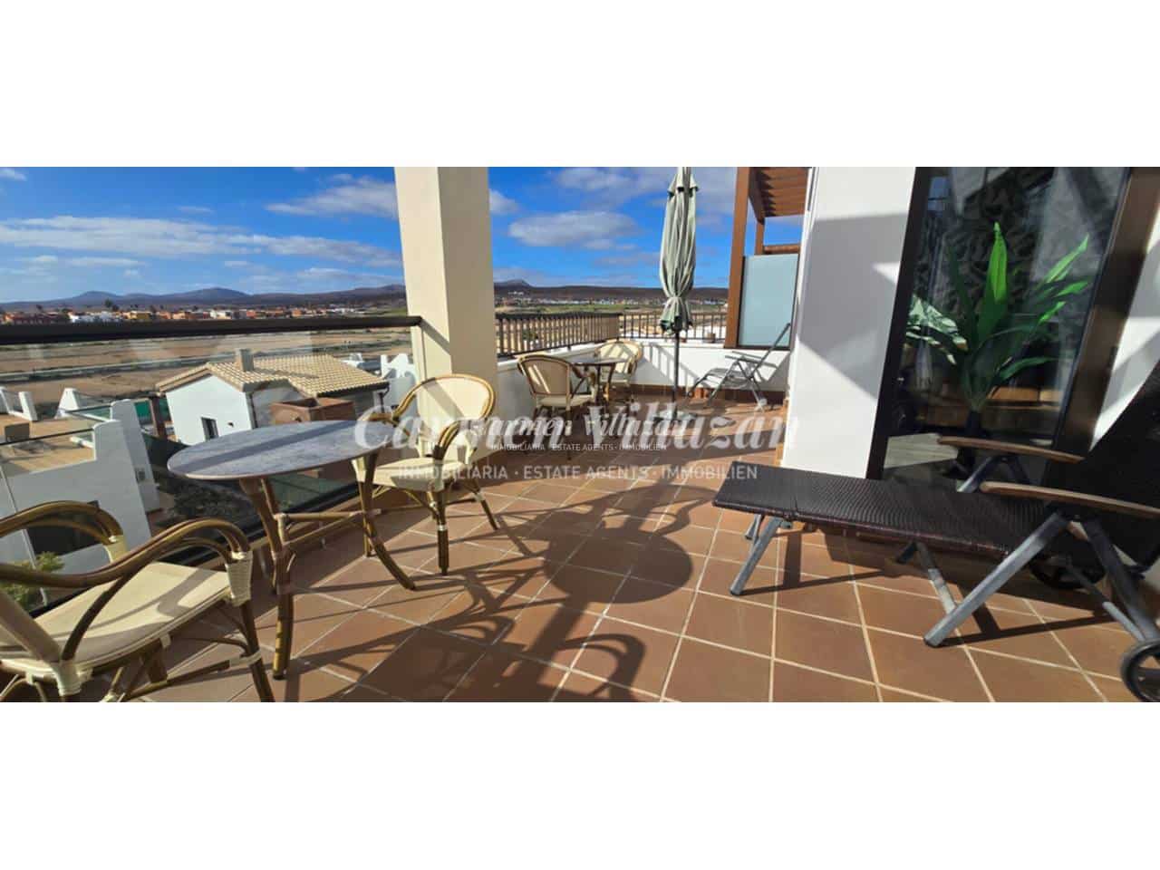 2 bedroom Apartment for sale in Caleta de Fuste with pool garage - € 350,000 (Ref: 9503709)