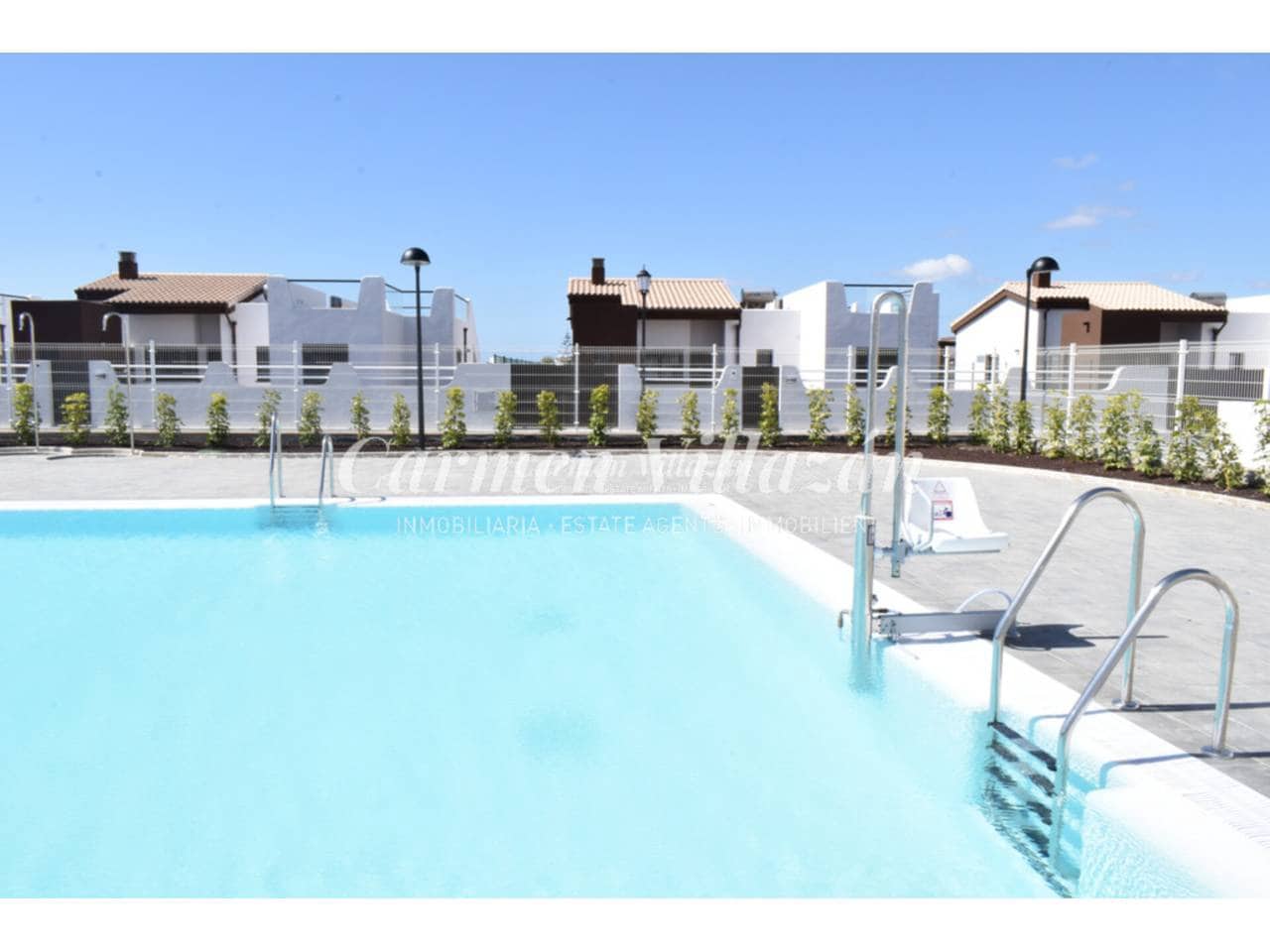 2 bedroom Apartment for sale in Caleta de Fuste with pool garage - € 350,000 (Ref: 9503709)