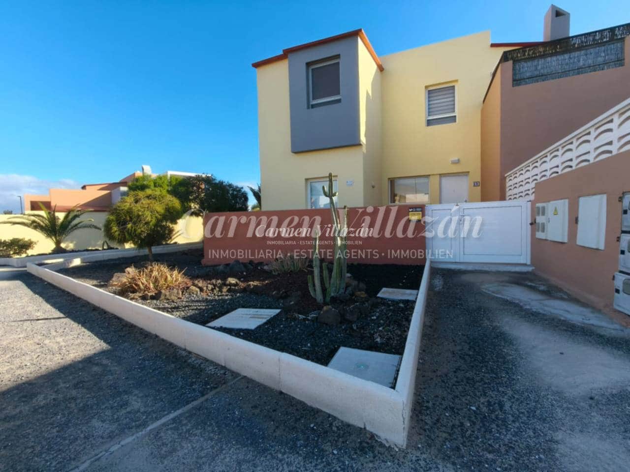 2 slaapkamer Appartement te koop in Corralejo met zwembad - € 255.000 (Ref: 9523793)
