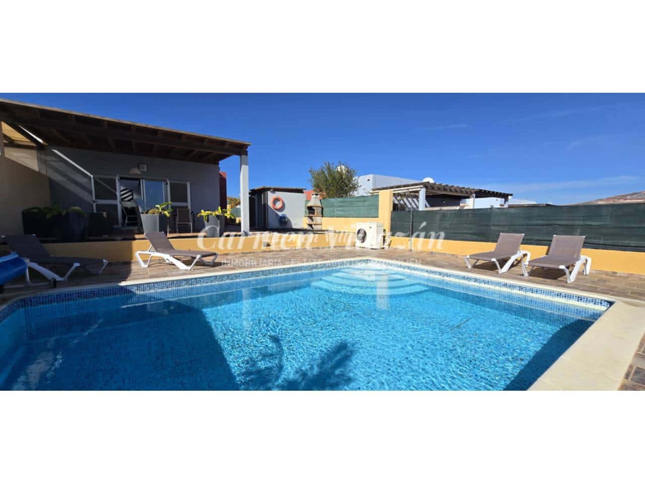 3 makuuhuone Huvila myytävänä paikassa Caleta de Fuste mukana uima-altaan 
autotalli - 399 000 € (Ref: 9542871)