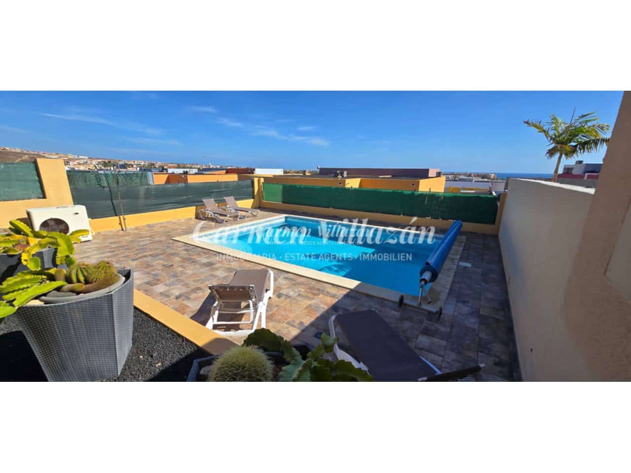 3 makuuhuone Huvila myytävänä paikassa Caleta de Fuste mukana uima-altaan 
autotalli - 399 000 € (Ref: 9542871)