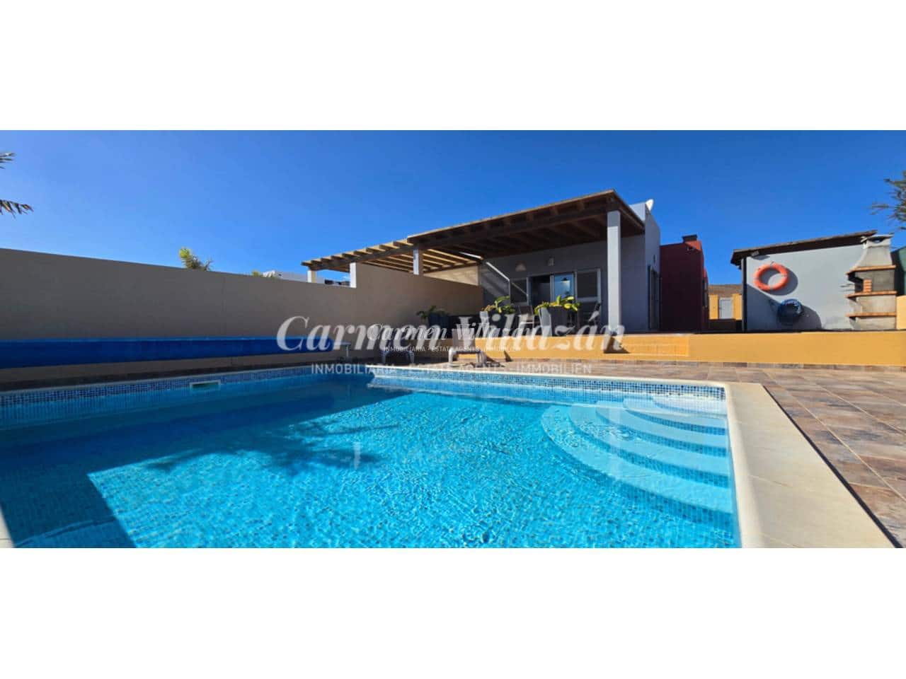 3 makuuhuone Huvila myytävänä paikassa Caleta de Fuste mukana uima-altaan 
autotalli - 399 000 € (Ref: 9542871)