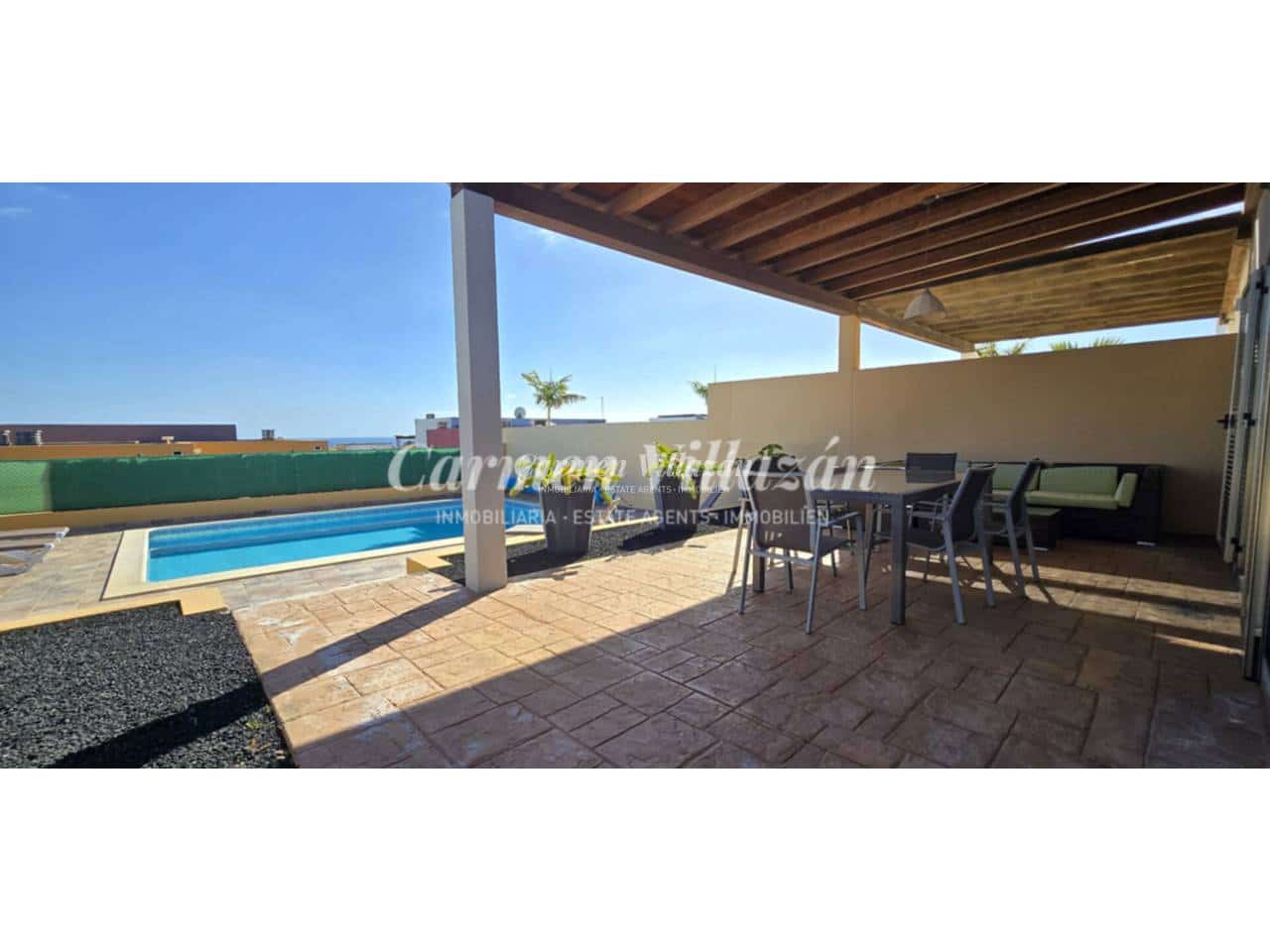 3 makuuhuone Huvila myytävänä paikassa Caleta de Fuste mukana uima-altaan 
autotalli - 399 000 € (Ref: 9542871)