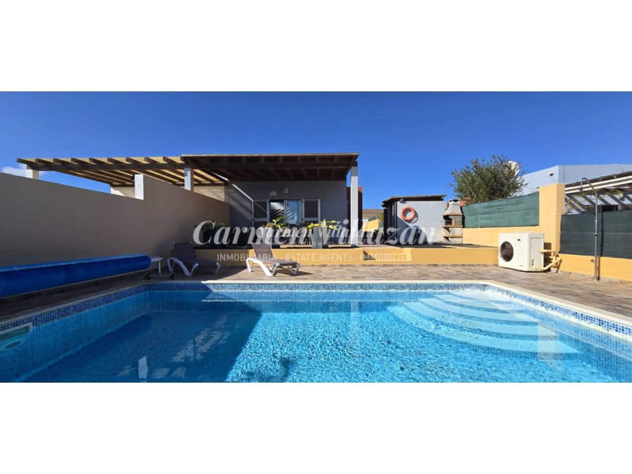 3 makuuhuone Huvila myytävänä paikassa Caleta de Fuste mukana uima-altaan 
autotalli - 399 000 € (Ref: 9542871)