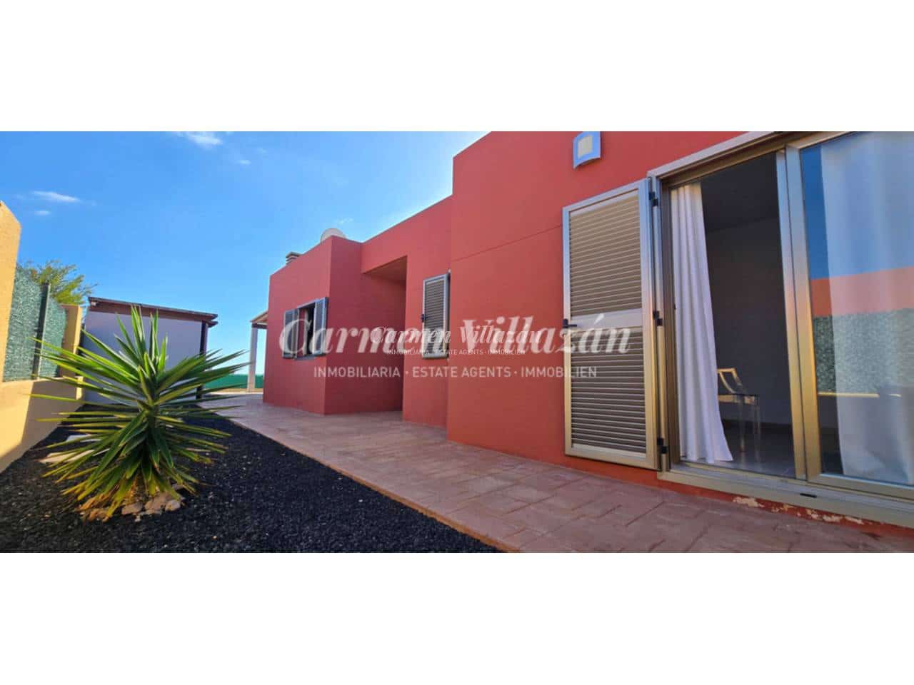 3 makuuhuone Huvila myytävänä paikassa Caleta de Fuste mukana uima-altaan 
autotalli - 399 000 € (Ref: 9542871)