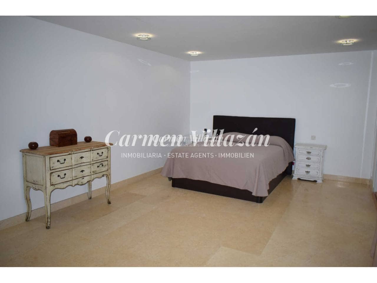 6 soveværelse Villa til salg i Corralejo med swimmingpool garage - € 720.000 (Ref: 9563941)