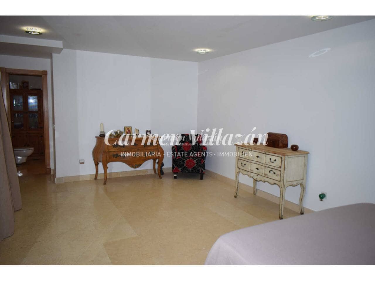 6 soveværelse Villa til salg i Corralejo med swimmingpool garage - € 720.000 (Ref: 9563941)