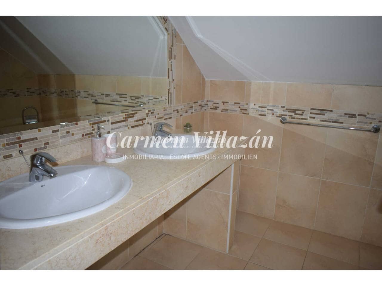 6 soveværelse Villa til salg i Corralejo med swimmingpool garage - € 720.000 (Ref: 9563941)