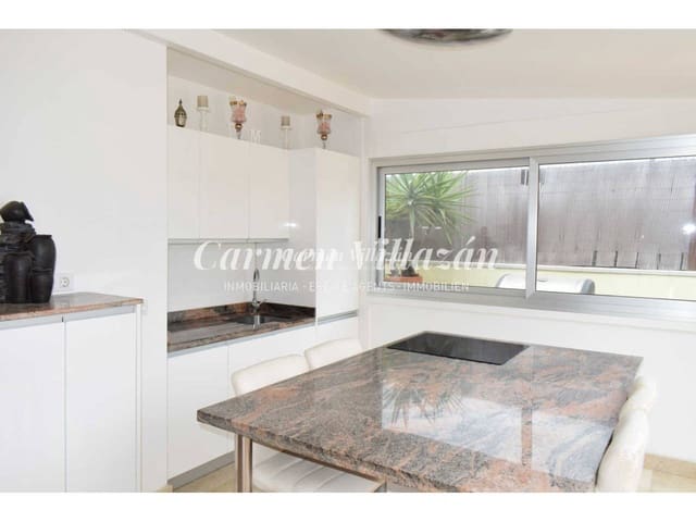 6 quarto Moradia para venda em Corralejo, La Oliva com piscina garagem - 720 000 € (Ref: 9563941)