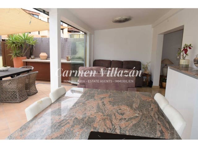 6 quarto Moradia para venda em Corralejo, La Oliva com piscina garagem - 720 000 € (Ref: 9563941)