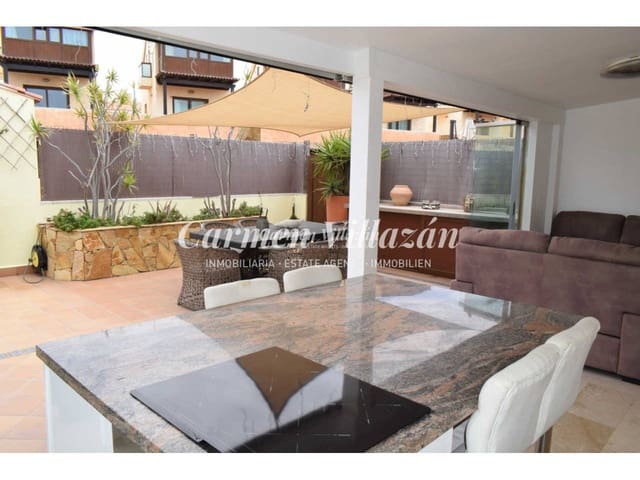 6 quarto Moradia para venda em Corralejo, La Oliva com piscina garagem - 720 000 € (Ref: 9563941)