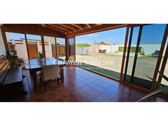 2 Zimmer Villa zu verkaufen in Tuineje mit Pool Garage - 369.000 € (Ref: 9563951)