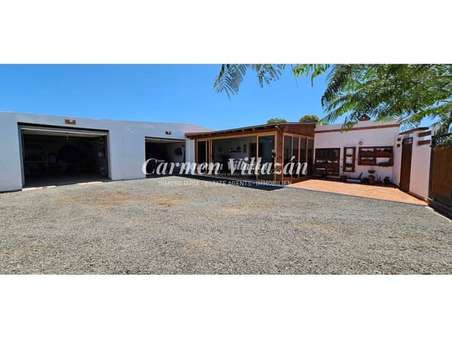 2 Zimmer Villa zu verkaufen in Tuineje mit Pool Garage - 369.000 € (Ref: 9563951)